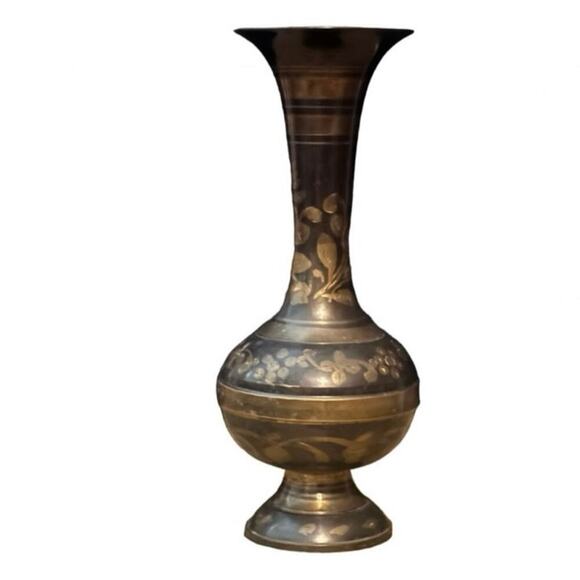 Vintage Brass Vase with Inlaid Floral Design – 7.5” – Made in India - Picture 3 of 3
